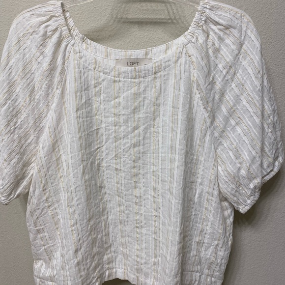 🎉HP🎉 EUC LOFT Petites white top with silver/gold metallic thread stripes size LP - Picture 3 of 7